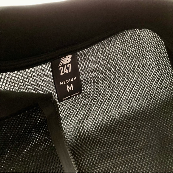 New Balance Women’s Polyester Mesh Bomber jacket 24/7 In Black Size Medium - Picture 13 of 13